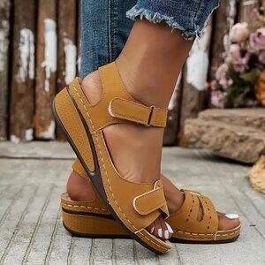 Tan Sandals (Size 8) - NWOT